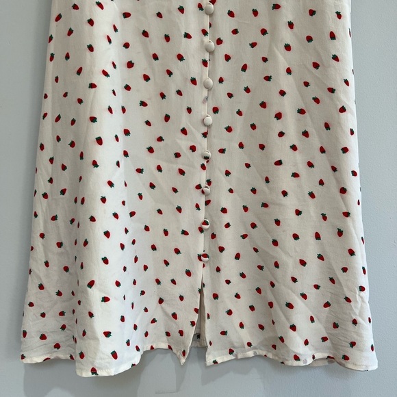 Madewell Silk Clover Cream Button-Front Dress in Fresh Strawberries Print, 0 - Picture 9 of 14